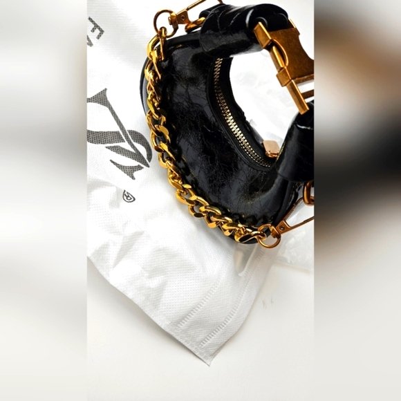 Black and Gold Chain Women's Crossbody Bag (NWOT) - Picture 3 of 11